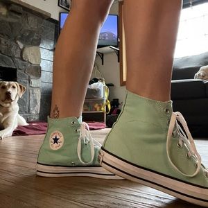 women’s size 10/mens 8.5 teal high top converse lightly used.